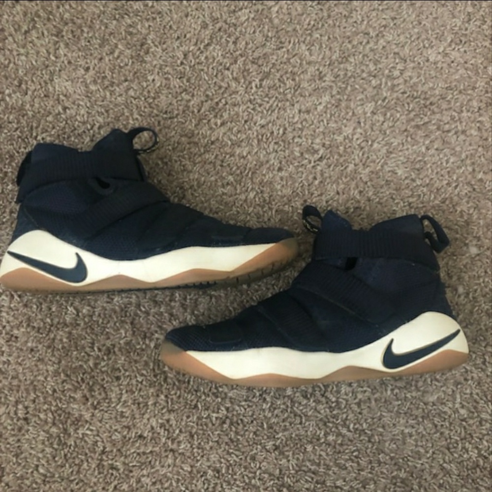 Nike lebron soldier 11